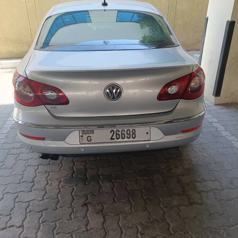 2012 فولجس فاجن باسات in Dubai
