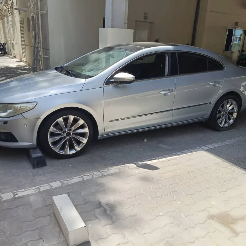 2012 فولجس فاجن باسات in Dubai
