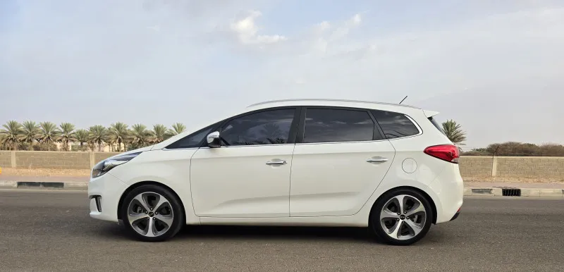 2016 Kia Carens in Dubai