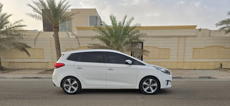 2016 Kia Carens in Dubai