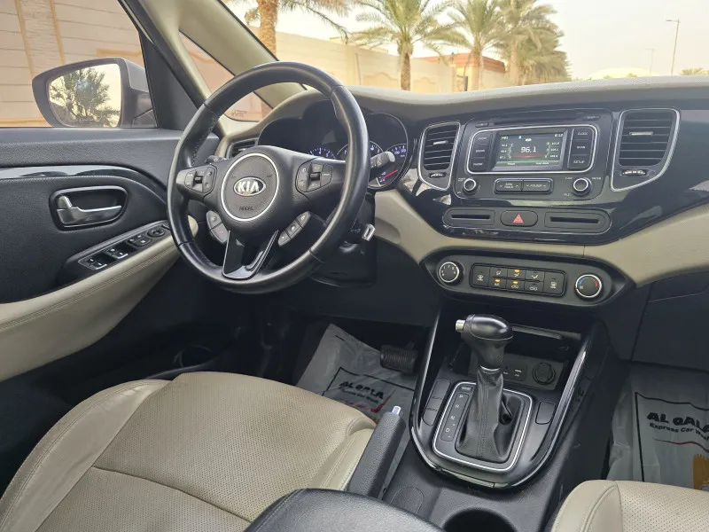 2016 Kia Carens in Dubai