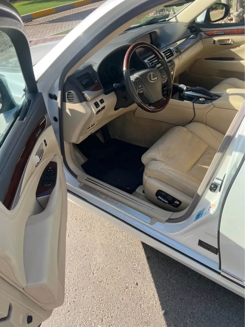 2016 Lexus LS 460 in Dubai