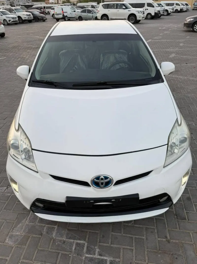 2014 تويوتا بريوس in Dubai