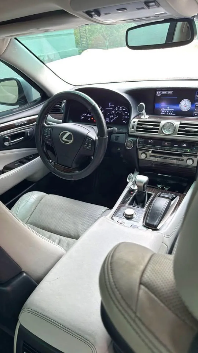 2015 Lexus LS in Dubai