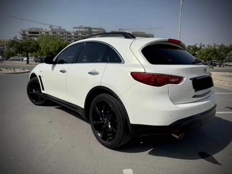 2016 Infiniti Q70 in Dubai