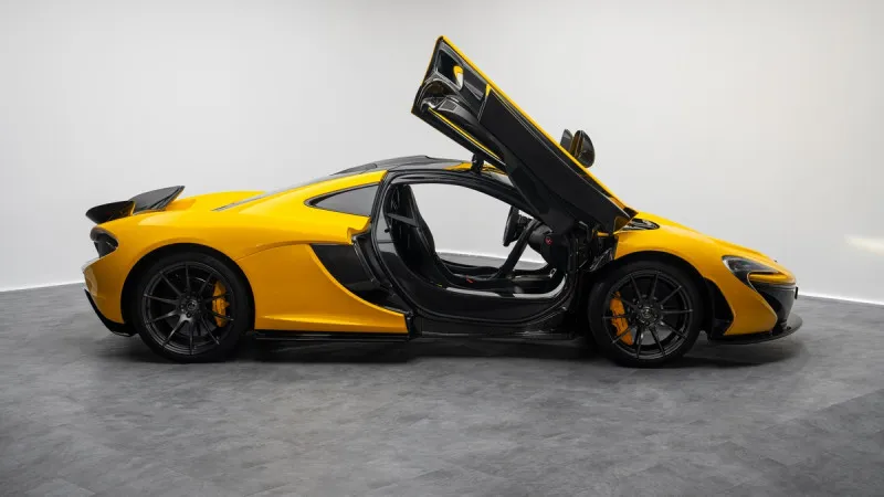 2014 McLaren P1 in Dubai