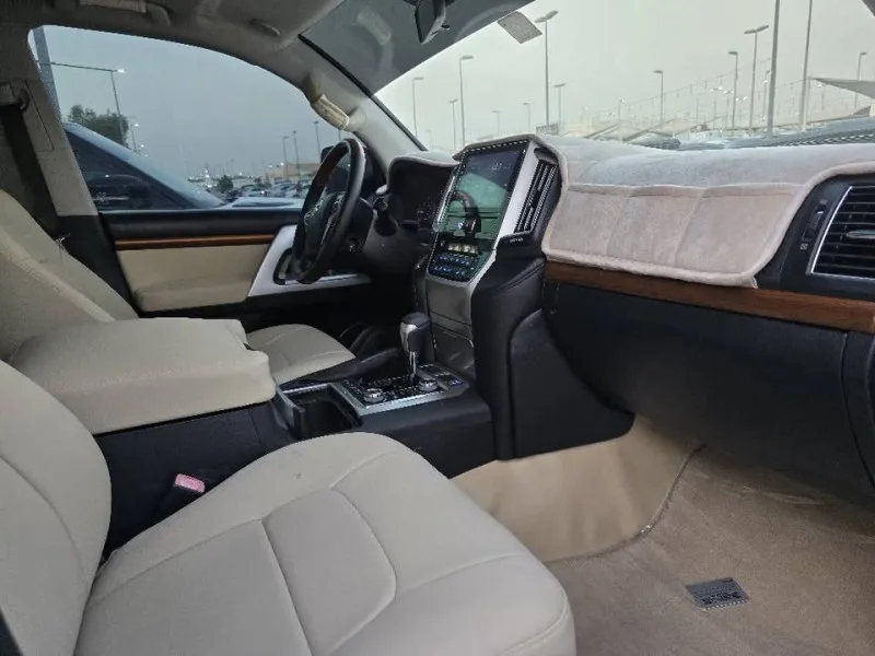 2011 Toyota Land Cruiser in Dubai