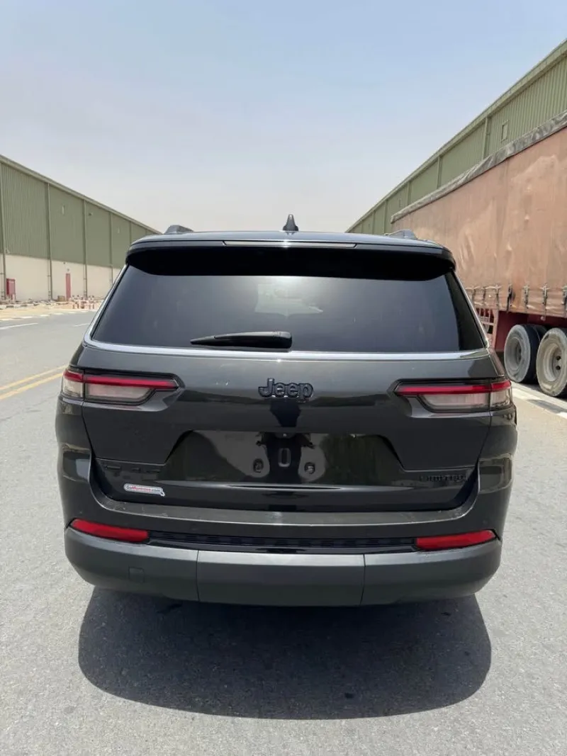 2021 جييب جراند شيروكي in Dubai