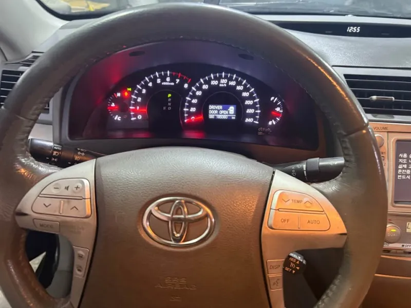 2010 تويوتا كامري in Dubai