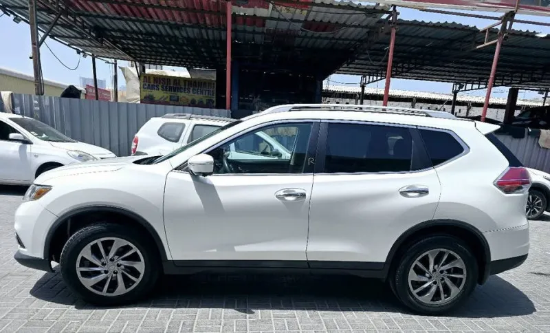 2015 Nissan Rogue in Dubai