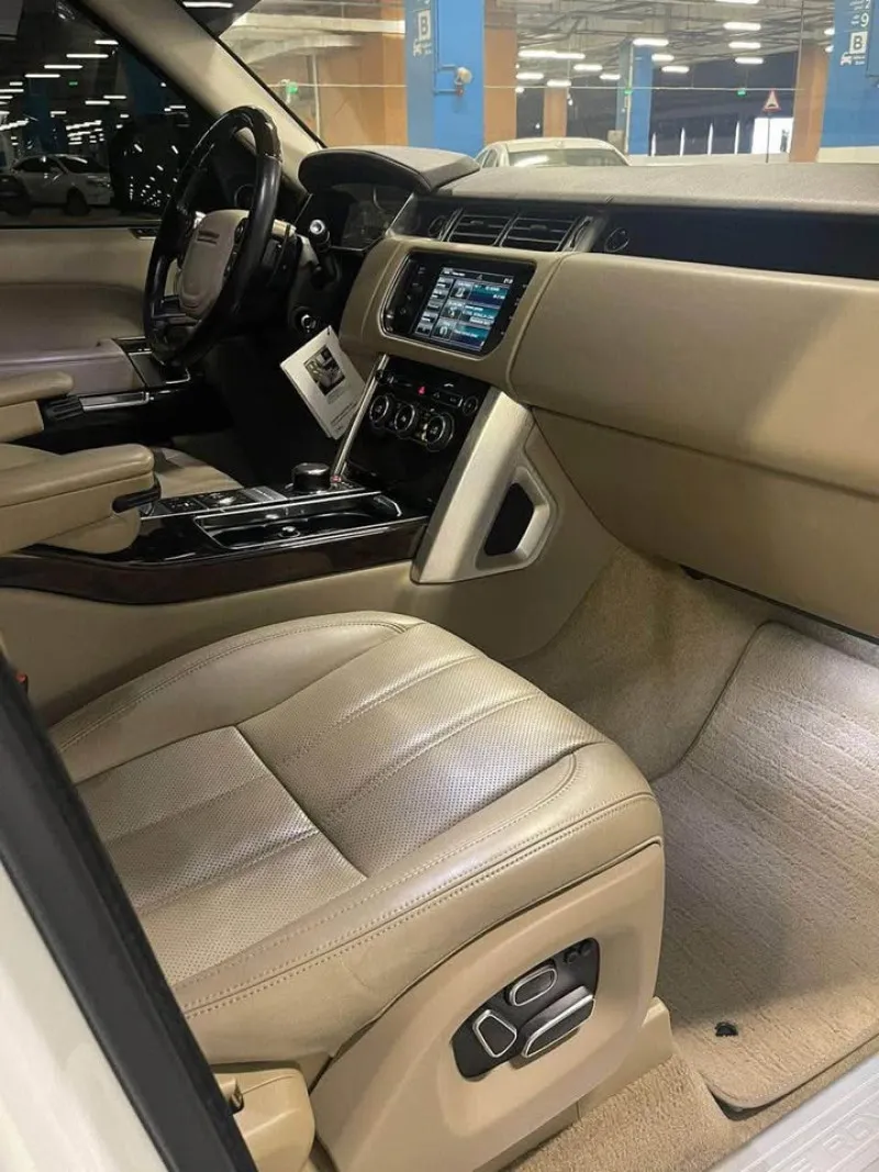 2015 Land Rover Range Rover in Dubai