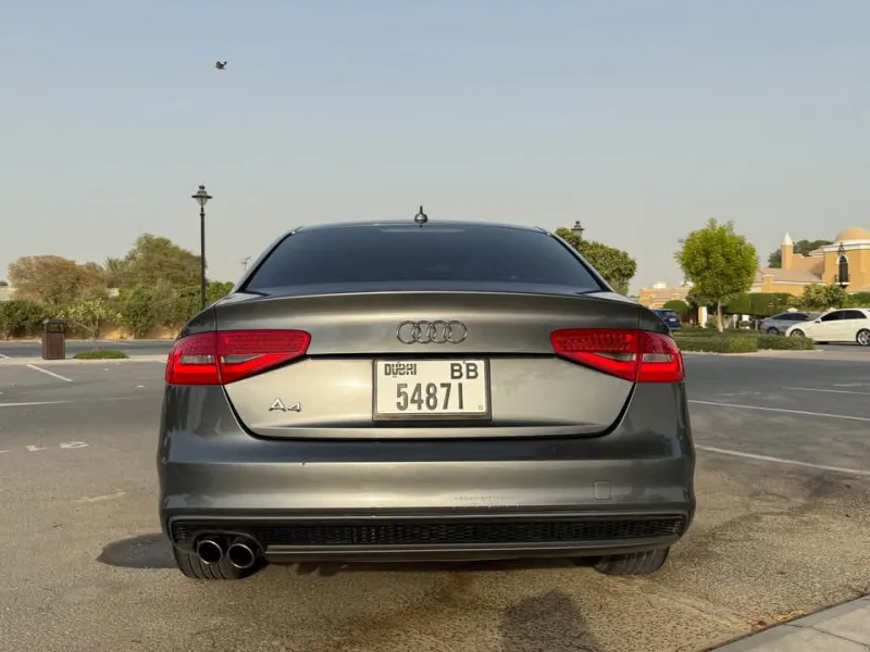 2015 اودي آي ٤ in Dubai