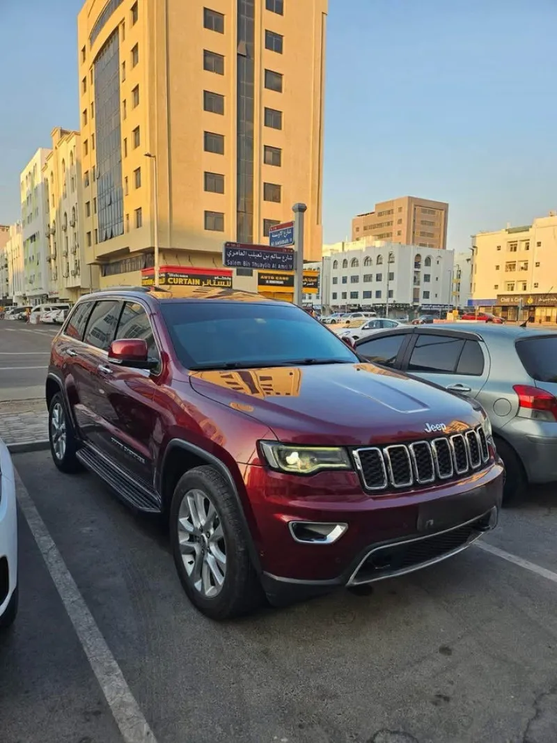 2017 Jeep Grand Cherokee in Dubai