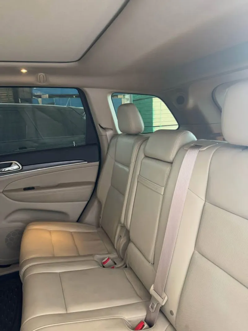 2017 Jeep Grand Cherokee in Dubai