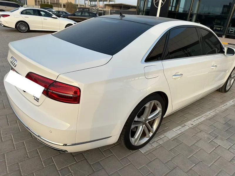 2015 اودي آي ٨ in Dubai