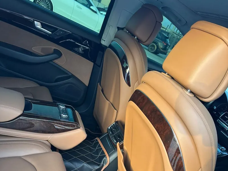 2015 اودي آي ٨ in Dubai