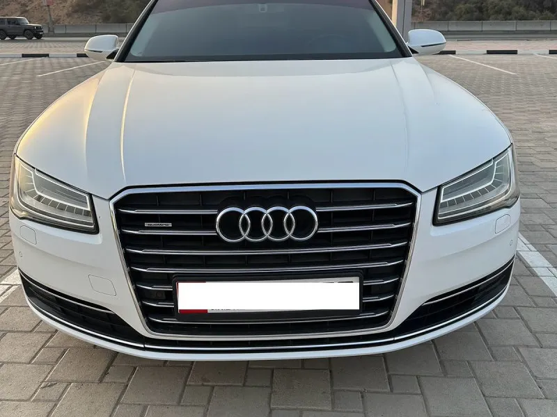 2015 اودي آي ٨ in Dubai
