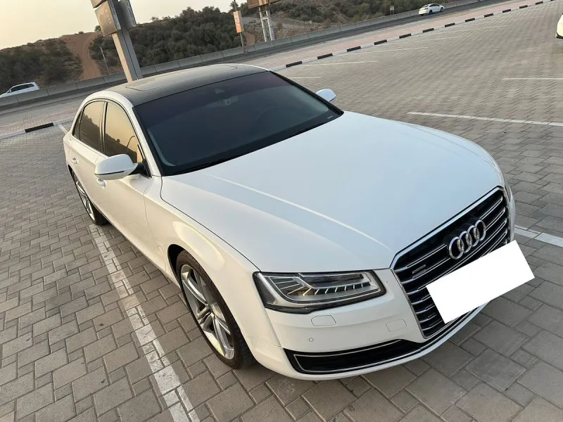 2015 اودي آي ٨ in Dubai