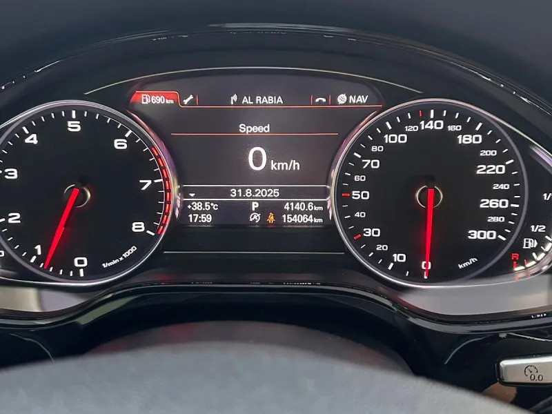 2015 اودي آي ٨ in Dubai