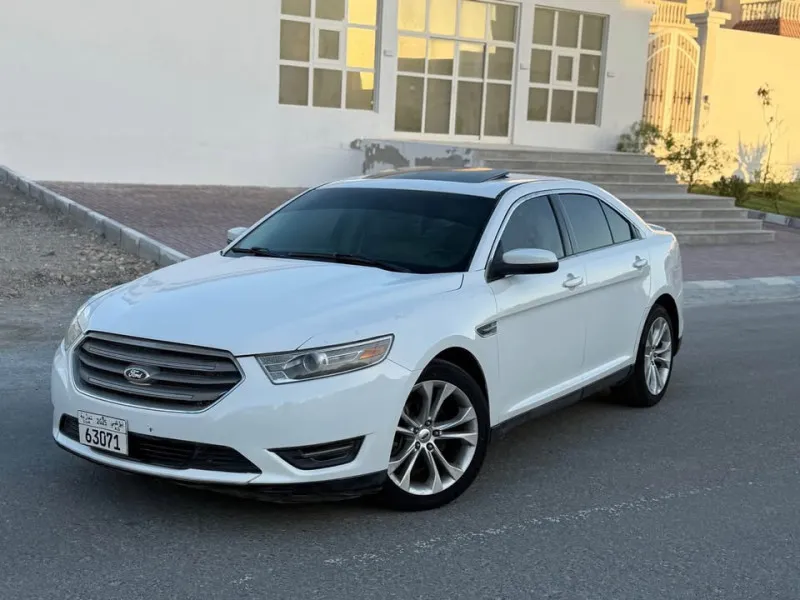 2013 Ford Taurus in Dubai