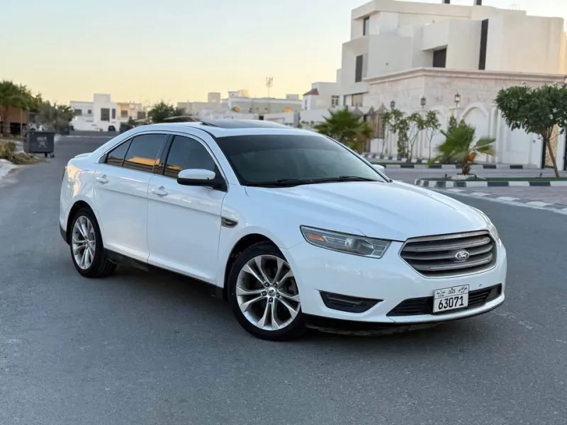 2013 Ford Taurus in Dubai