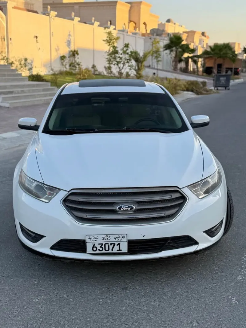 2013 Ford Taurus in Dubai