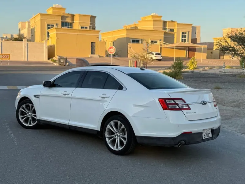2013 Ford Taurus in Dubai