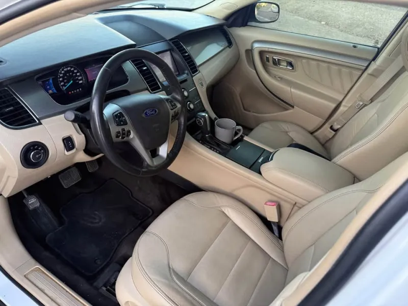2013 Ford Taurus in Dubai