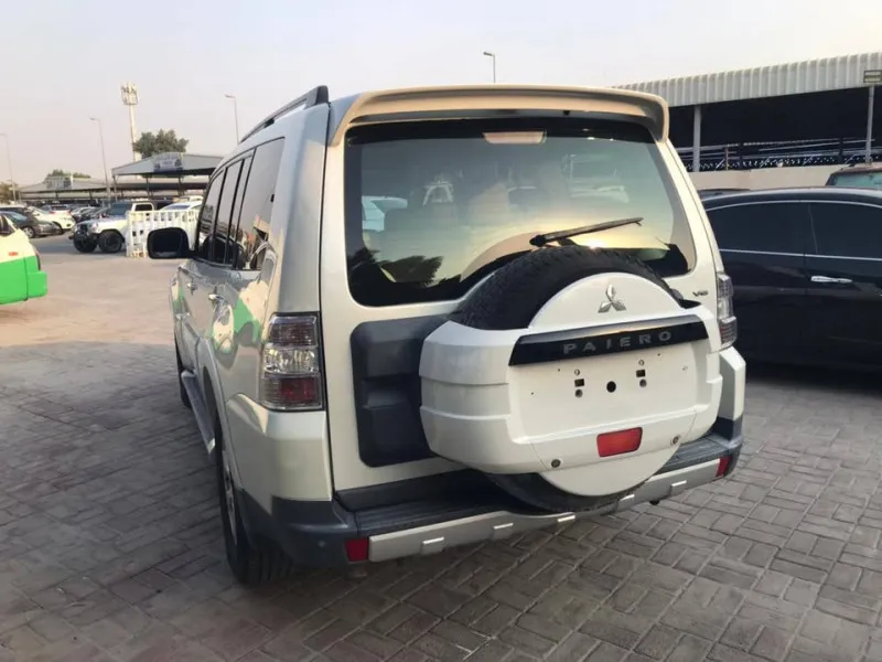 2008 ميتسوبيشي باجيرو in Dubai