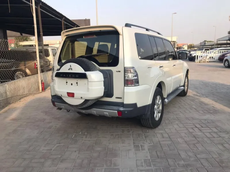 2008 ميتسوبيشي باجيرو in Dubai