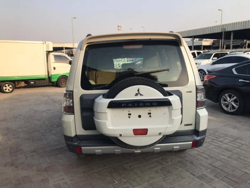 2008 ميتسوبيشي باجيرو in Dubai