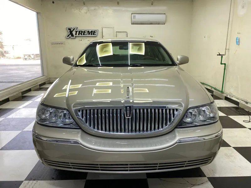 2010 Lincoln Town Car in Dubai