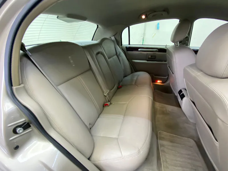 2010 Lincoln Town Car in Dubai