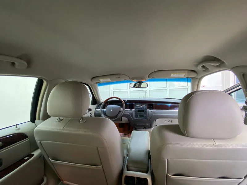 2010 Lincoln Town Car in Dubai