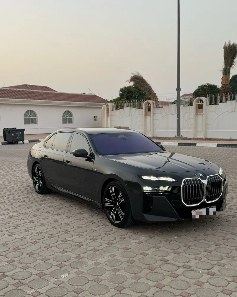 2023 بي أم دابليو الفئة - 7 in Dubai