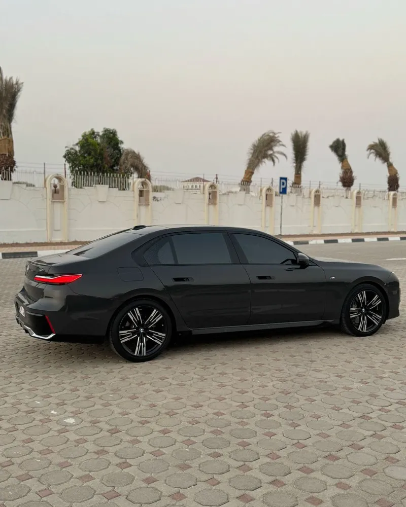 2023 بي أم دابليو الفئة - 7 in Dubai