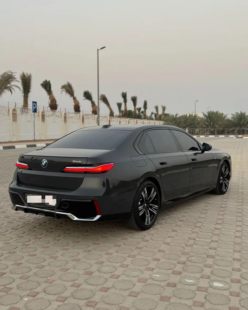 2023 بي أم دابليو الفئة - 7 in Dubai