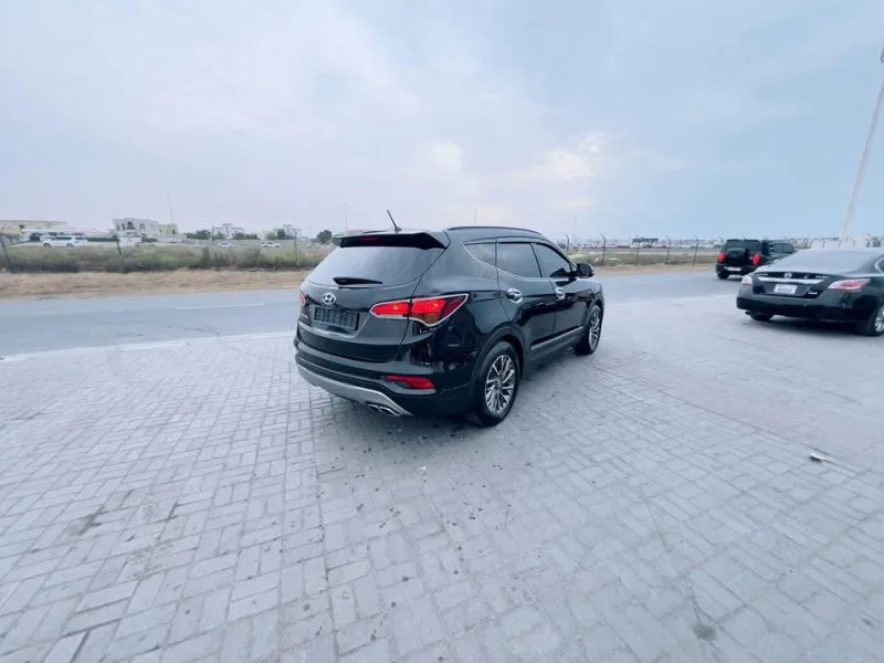 2017 هيونداي سانتا في in Dubai
