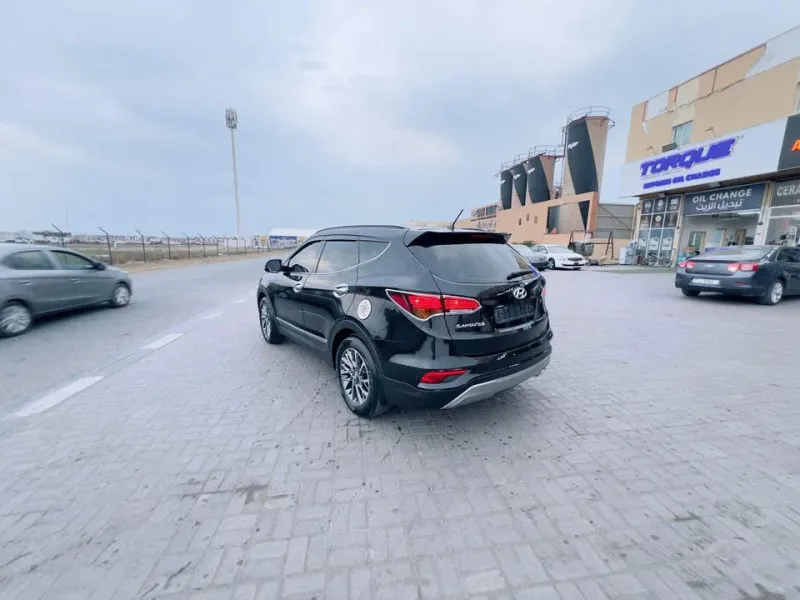 2017 هيونداي سانتا في in Dubai