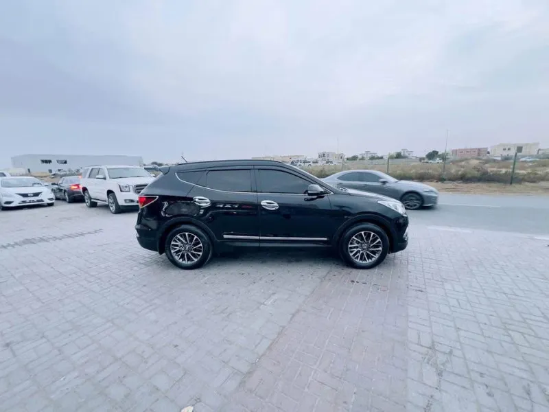 2017 هيونداي سانتا في in Dubai