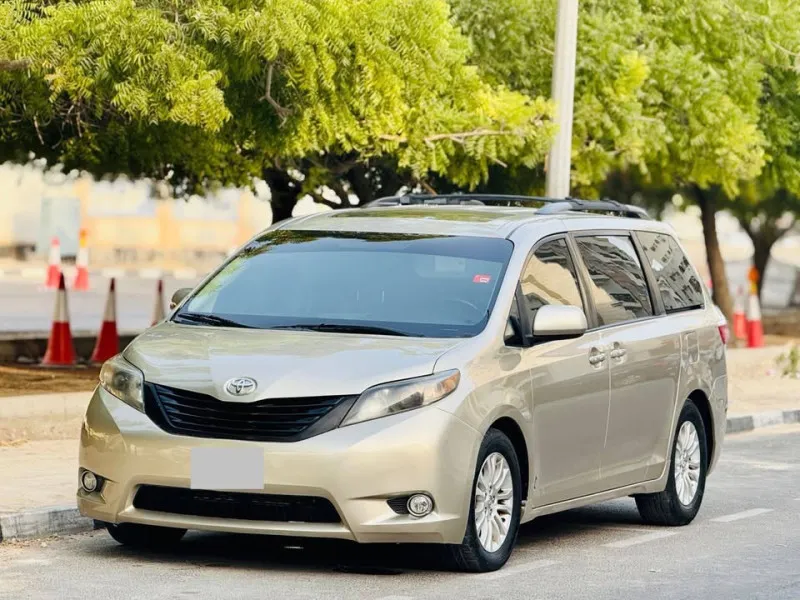 2015 Toyota Sienna in Dubai