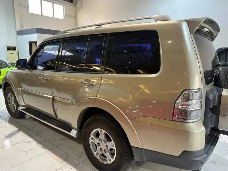 2009 ميتسوبيشي باجيرو in Dubai