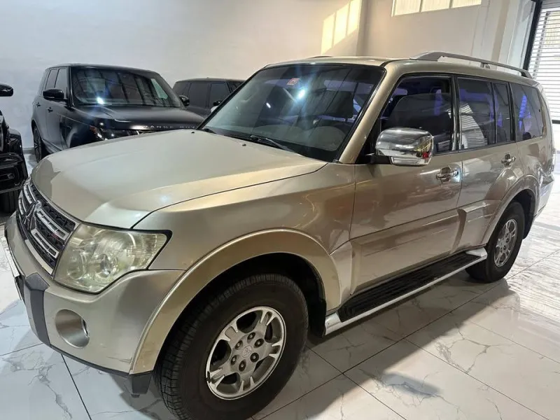 2009 ميتسوبيشي باجيرو in Dubai