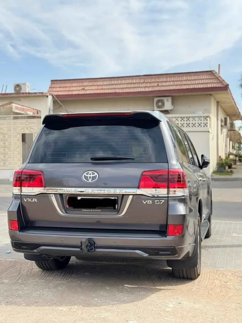 2018 Toyota Land Cruiser in Dubai