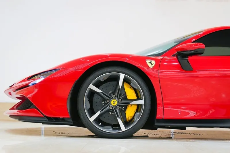 2021 فيراري اسف اف 90 in Dubai