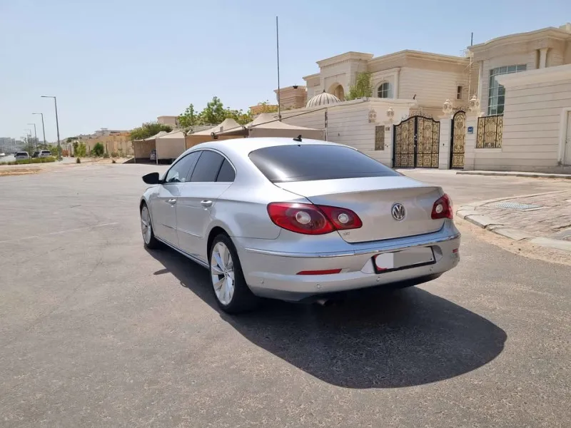 2012 Volkswagen Passat in Dubai