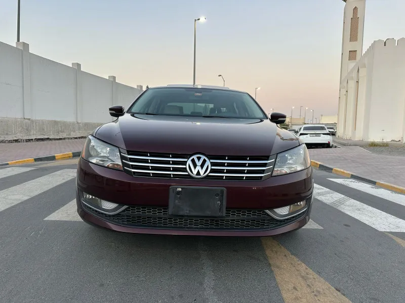 2015 فولجس فاجن باسات in Dubai