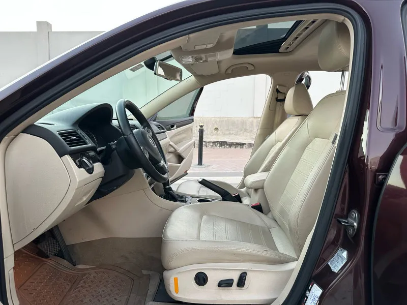 2015 فولجس فاجن باسات in Dubai