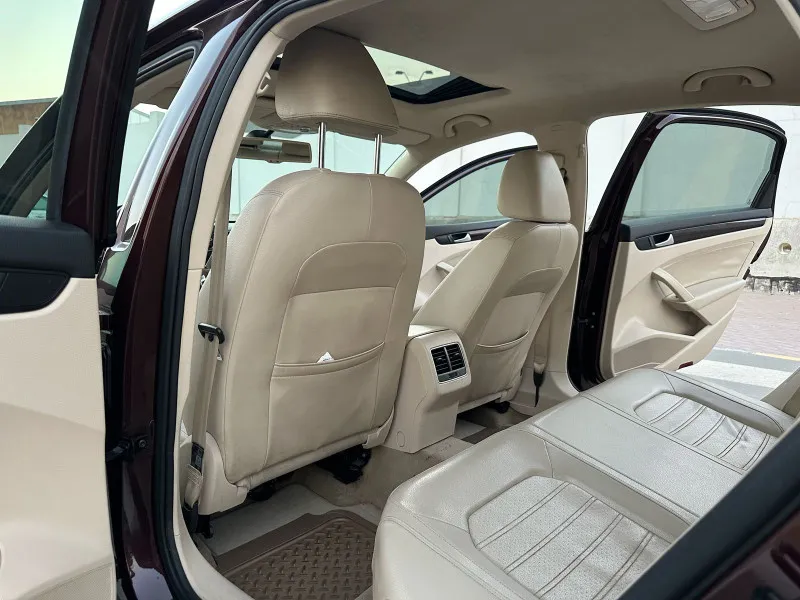 2015 فولجس فاجن باسات in Dubai