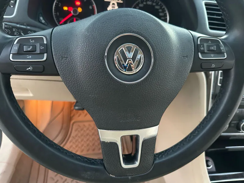 2015 فولجس فاجن باسات in Dubai